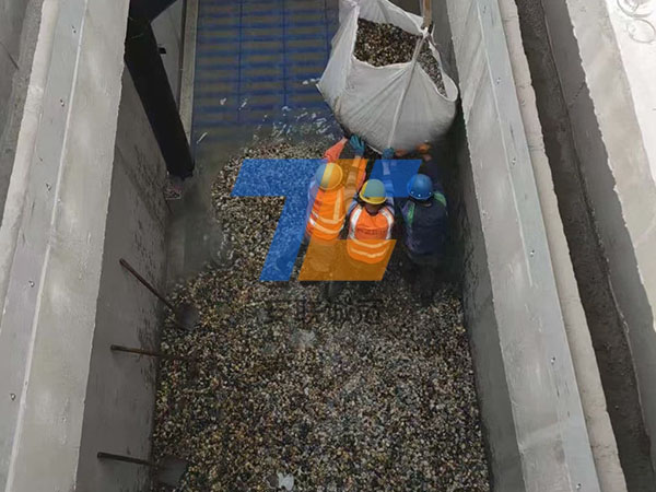 T型濾磚安裝施工現場